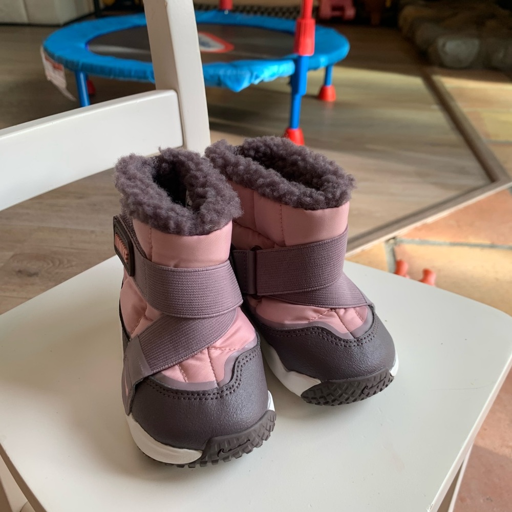 Nike Flex Advance Slip-on Snow Boots